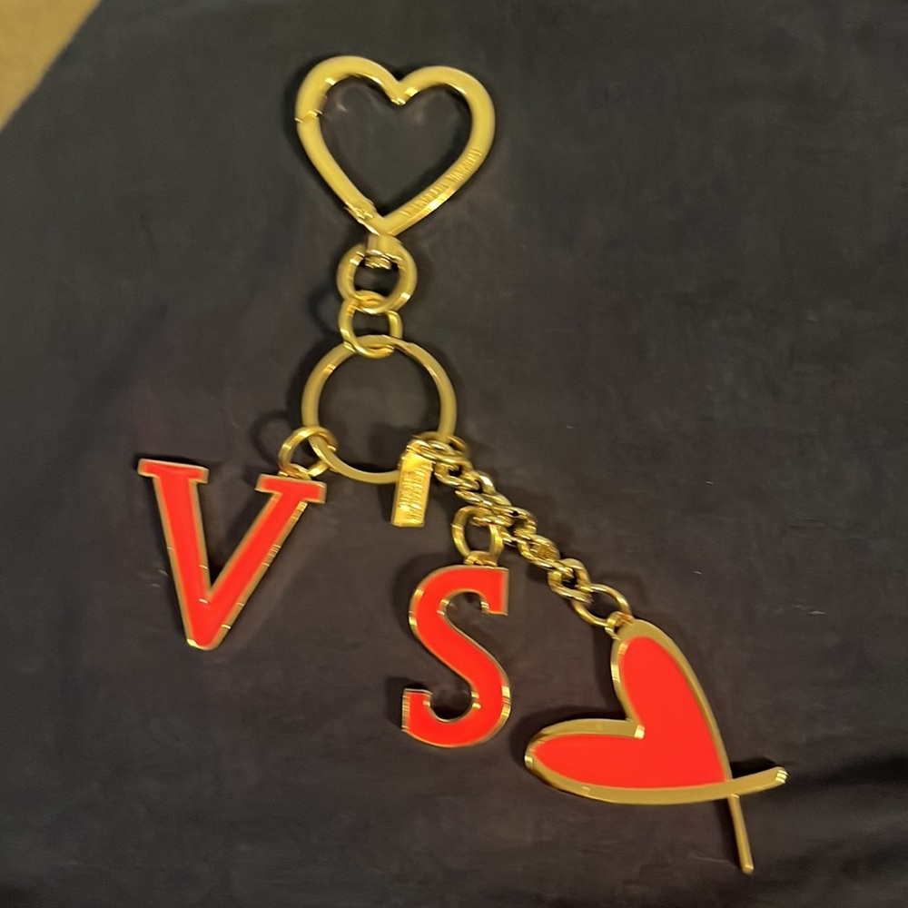 Victoria Secret - Picture 2 of 4